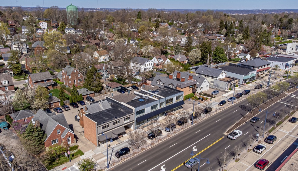 More Photos Of 2533-2537 Far Hills Ave, Oakwood Storefront Retail Office For Lease
