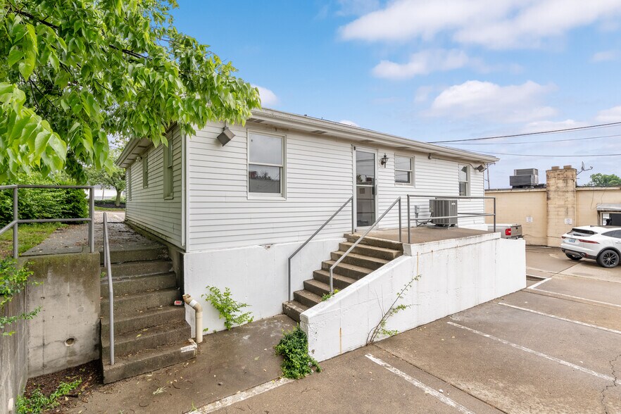 More Photos Of 10 Youell St, Florence Office For Sale