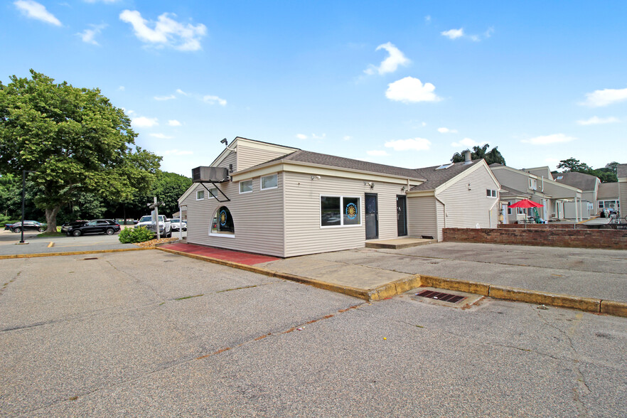 Primary Photo Of 55 Beach St, Westerly Medical For Lease