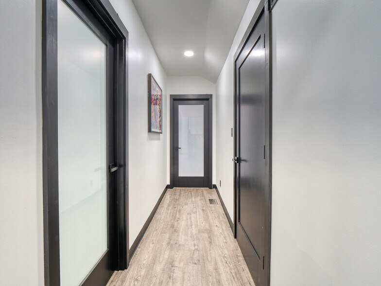 More Photos Of 10850 Pearl Rd, Strongsville Office For Sale