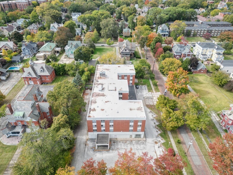 More Photos Of 2051 Collingwood Blvd, Toledo Skilled Nursing Facility For Sale