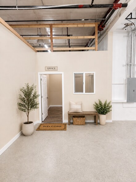 More Photos Of 11811 Upham St, Broomfield Warehouse For Lease