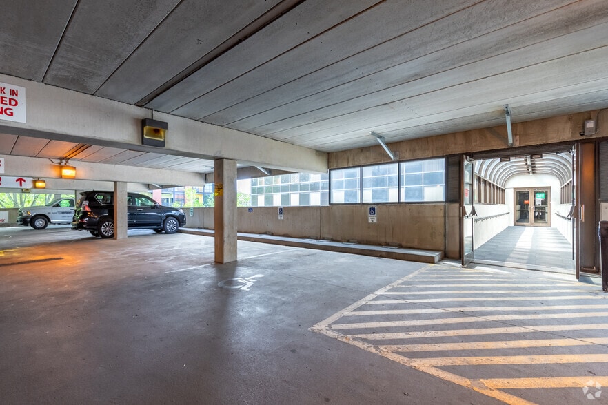 More Photos Of 301 E Main St, Lexington Office For Lease