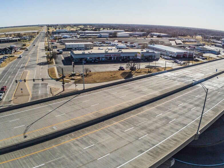 More Photos Of 8909 W Kellogg Dr, Wichita Storefront For Lease