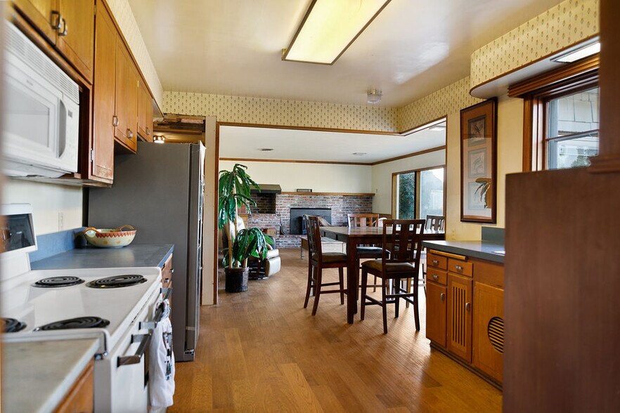 More Photos Of 3026 Marine Dr, Bremerton Specialty For Sale