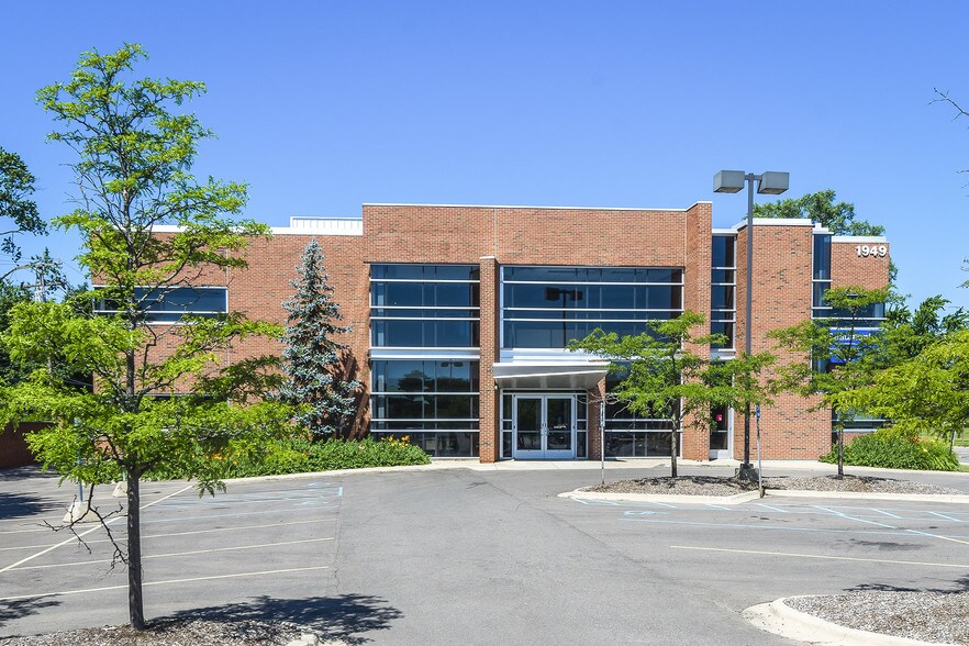 More Photos Of 1949 W 12 Mile Rd, Berkley Office For Lease