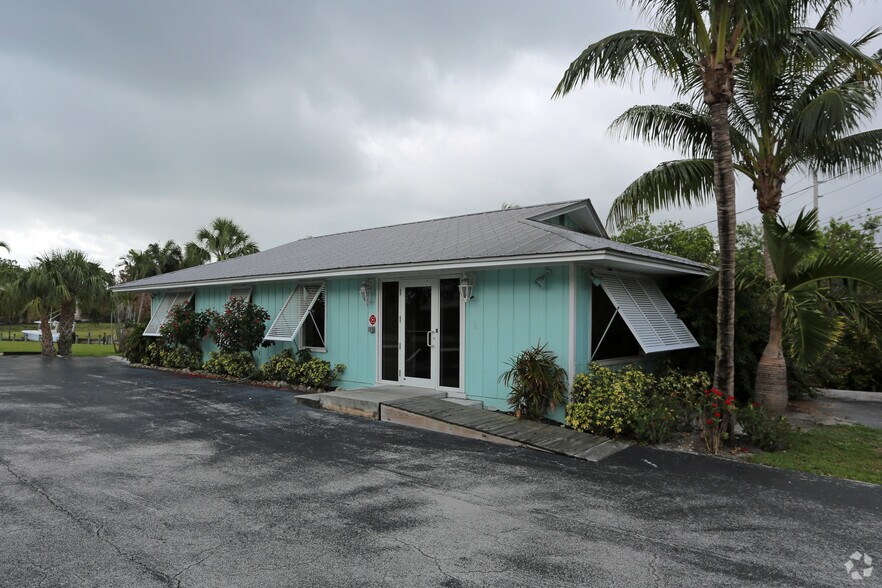 More Photos Of 4575 SE Dixie Hwy, Stuart Office For Sale