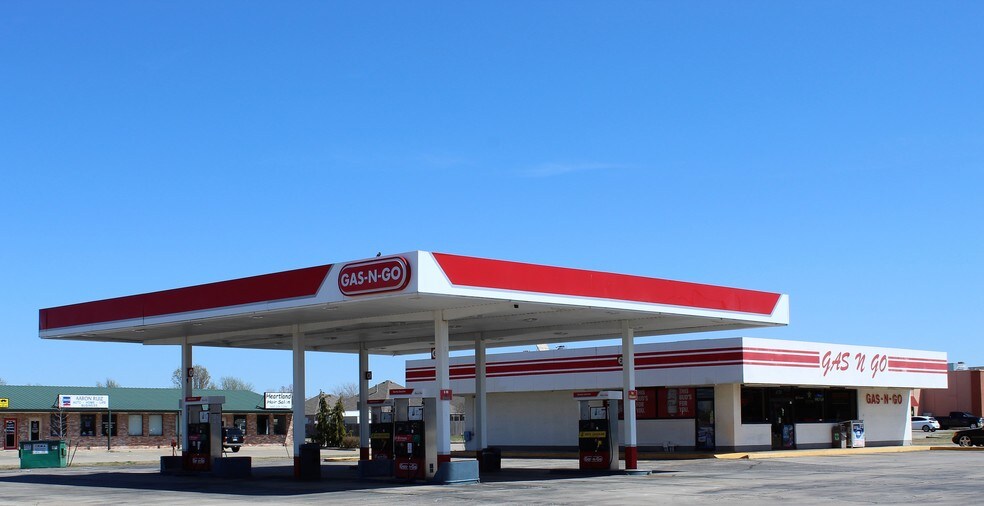 More Photos Of 357 W State Highway 152, Mustang Convenience Store For Sale