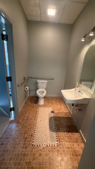 More Photos Of 8114 Ridgeway Ave, Skokie Manufacturing For Sale