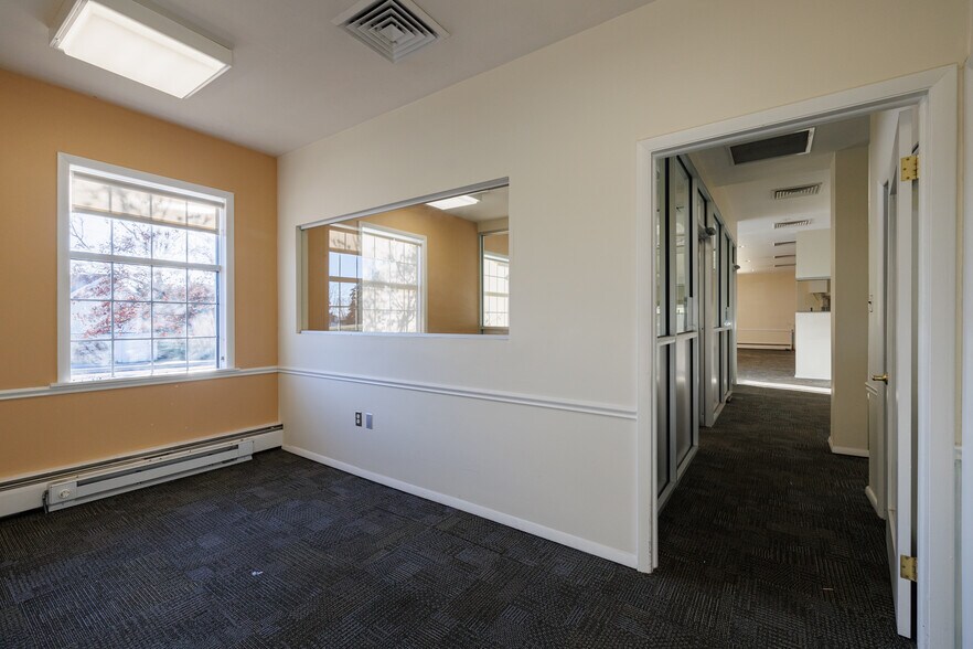 More Photos Of 15920 Old Frederick Rd, Woodbine Bank For Lease