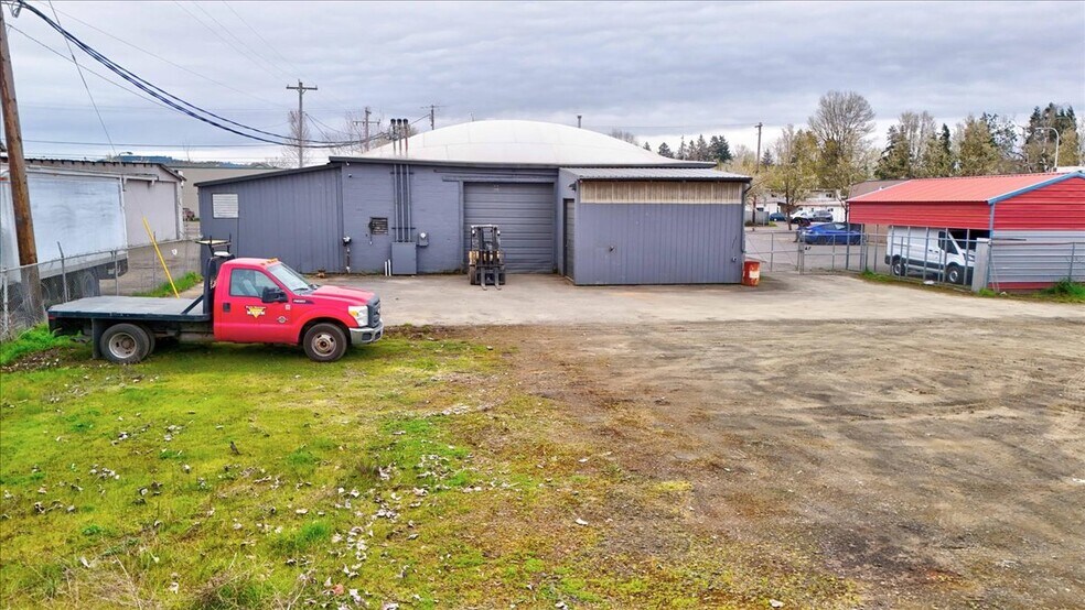 More Photos Of 890 N Main St, Independence Warehouse For Sale