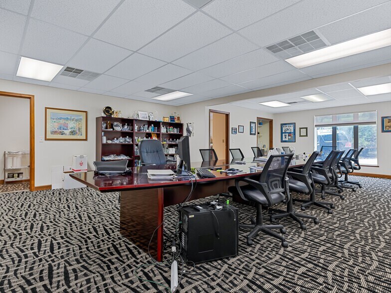 More Photos Of 81 Monticello Rd, Weaverville Showroom For Sale