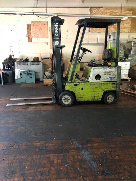 More Photos Of 409 Morgan St, Valdese Distribution For Sale