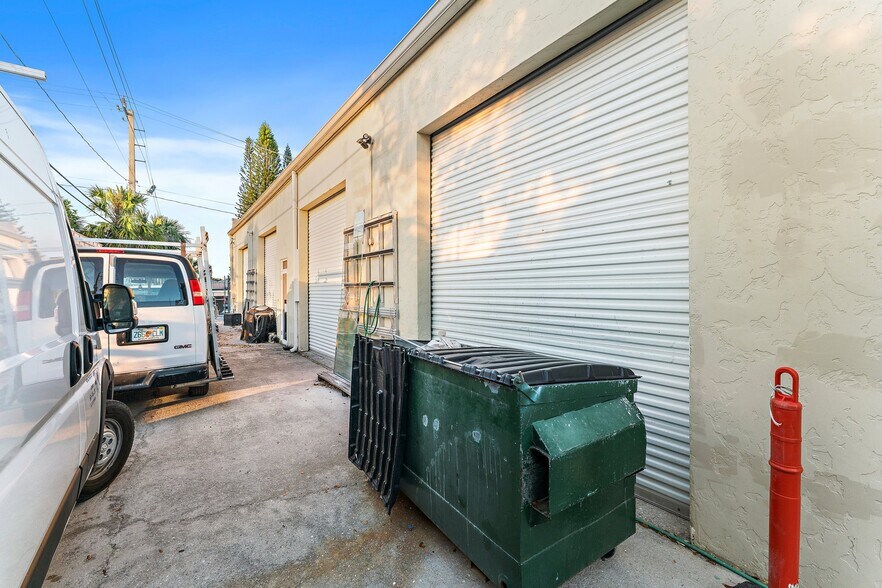 More Photos Of 620 N Old Dixie Hwy, Jupiter Manufacturing For Sale