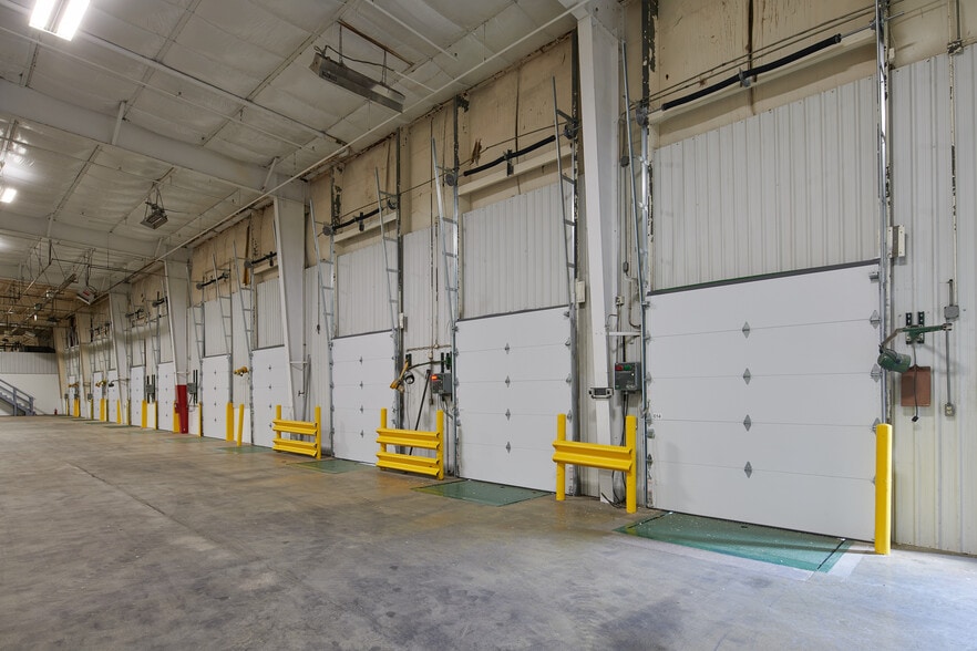 More Photos Of 2501 Boonslick Dr, Boonville Distribution For Lease