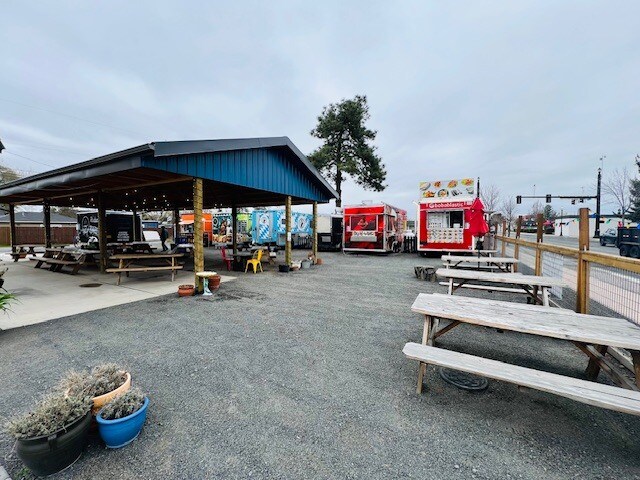 More Photos Of 122 SW 5th St, Redmond Specialty For Sale