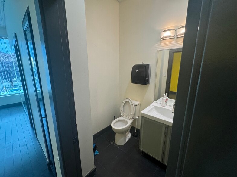 More Photos Of 4231 Hazelbridge Way, Richmond Storefront Retail Office For Lease