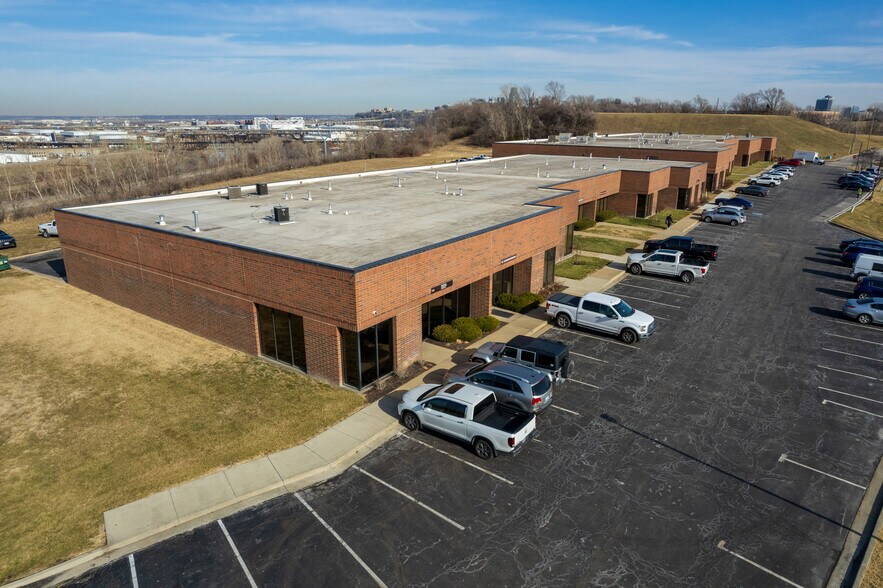 More Photos Of 100-132 Abbie Ave, Kansas City Light Manufacturing For Lease