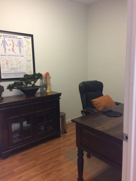 More Photos Of 1755 S 8th St, Colorado Springs Office For Lease