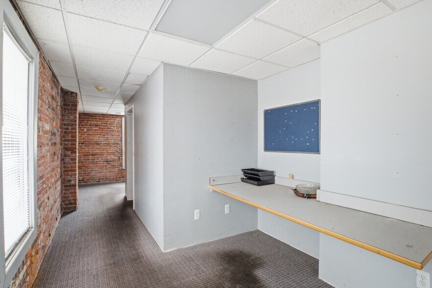 More Photos Of 297 Franklin St, Buffalo Restaurant For Lease