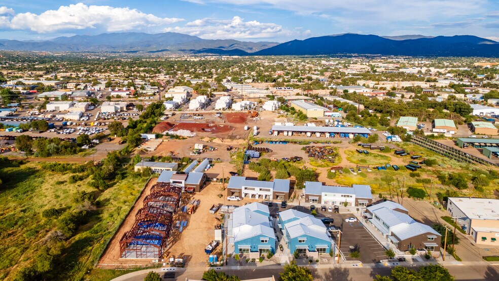 More Photos Of 1189 Parkway Dr, Santa Fe Showroom For Sale