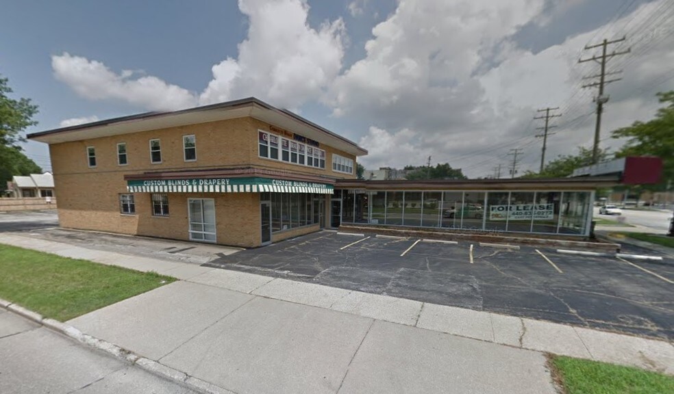 Primary Photo Of 6686-6690 Pearl Rd, Parma Heights Storefront For Lease
