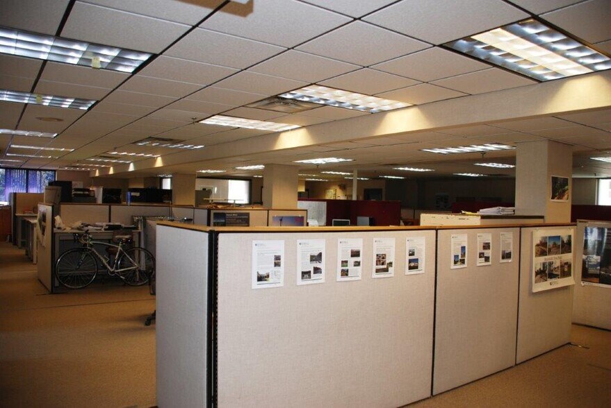 More Photos Of 136 Center St, Old Town Office For Sale