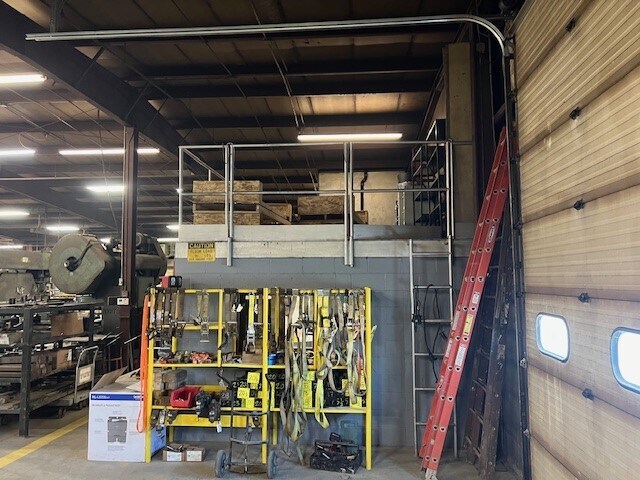 More Photos Of 101 E Chestnut St, Chilton Industrial For Sale