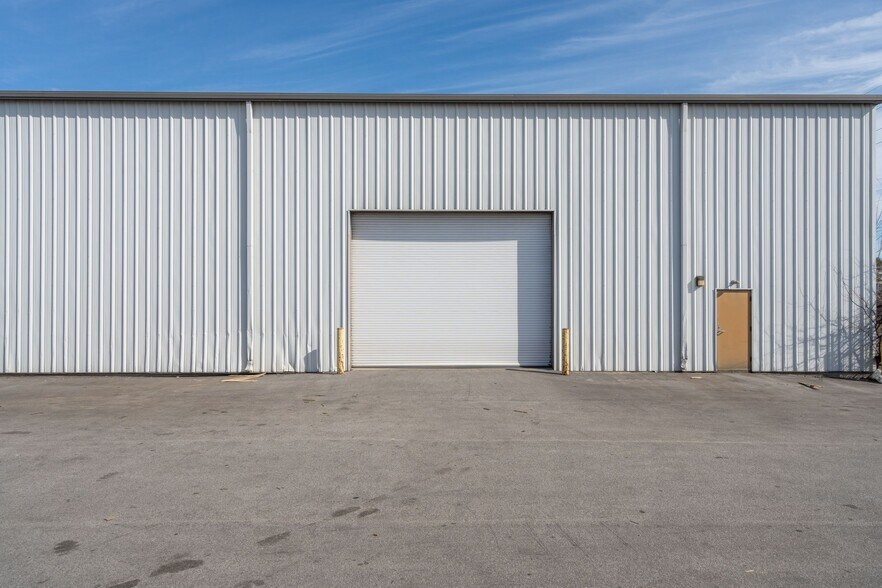 More Photos Of 3297 Pacific St, North Charleston Distribution For Lease