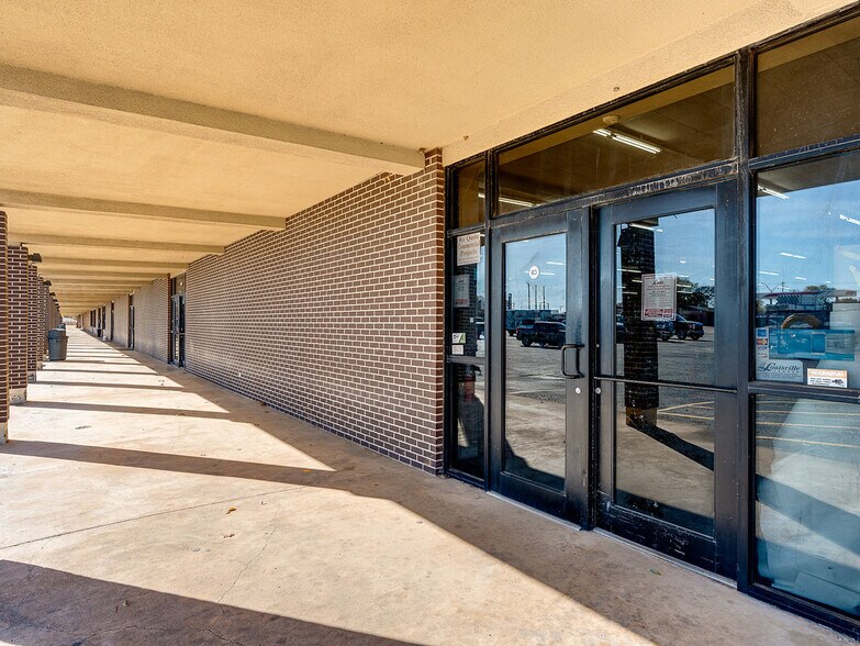 More Photos Of 801-807 N Broadway Ave, Ada Storefront For Lease