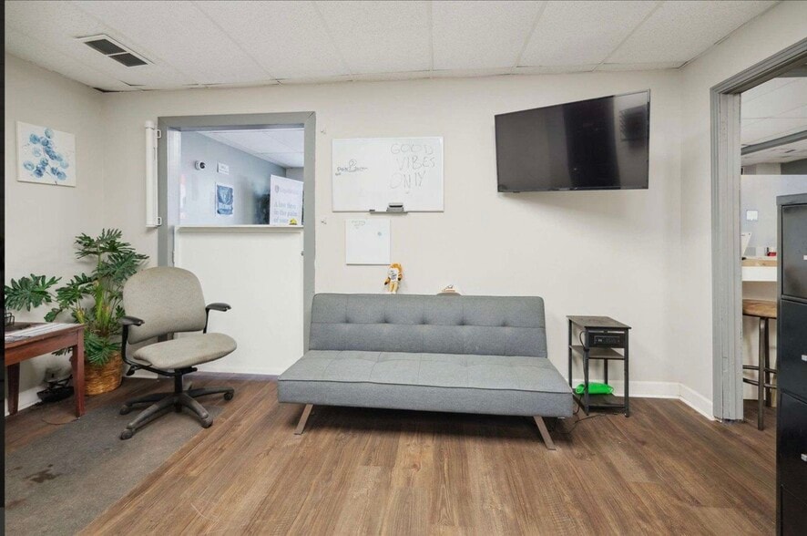 17 N College St, Byhalia, MS 38611 Auto Repair For Sale