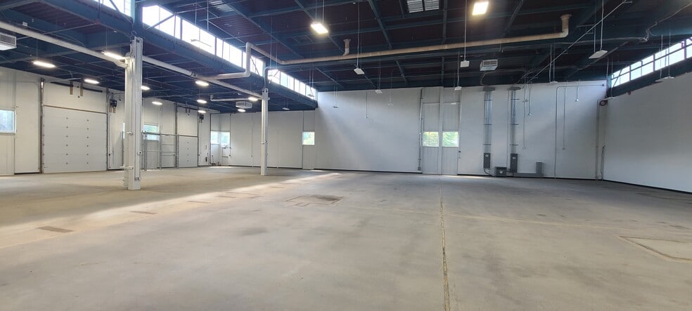 More Photos Of 185 Grassy Plain St, Bethel Manufacturing For Lease