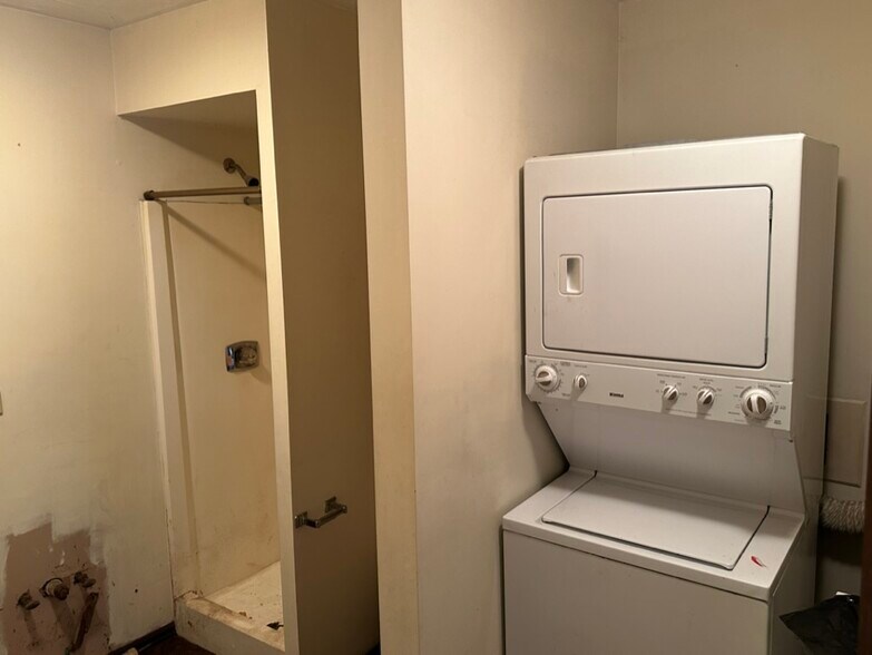 More Photos Of 907 N Hemlock St, Le Roy Warehouse For Sale