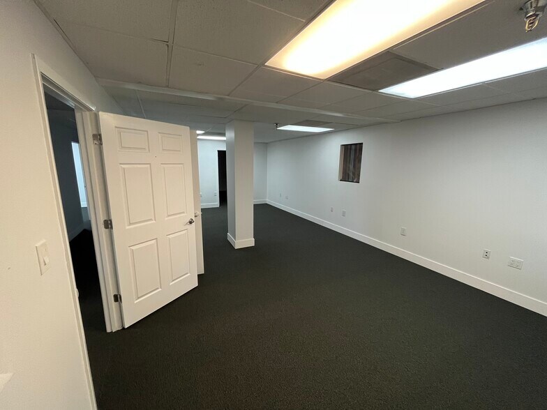 More Photos Of 2402 Clark St, Apopka Manufacturing For Lease