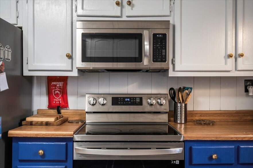 More Photos Of 9142 Railroad Ave, Olive Branch Office Residential For Sale