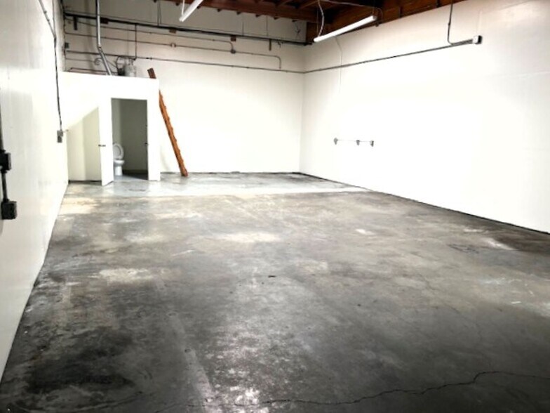 More Photos Of 30872 Huntwood Ave, Hayward Manufacturing For Lease