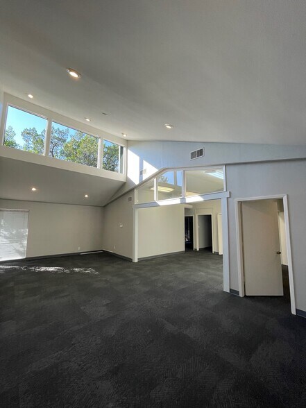 More Photos Of 2525 Wallingwood Dr, Austin Unknown For Lease