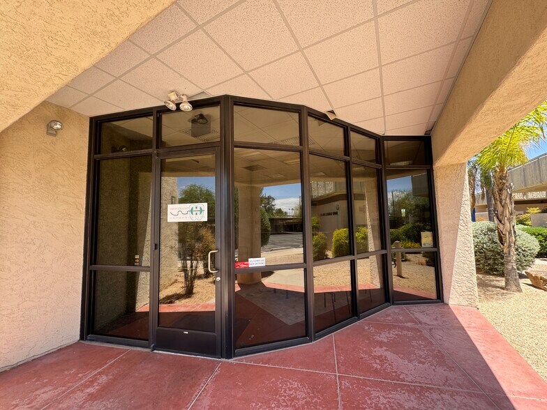 More Photos Of 801 N Wilmot Rd, Tucson Office For Sale