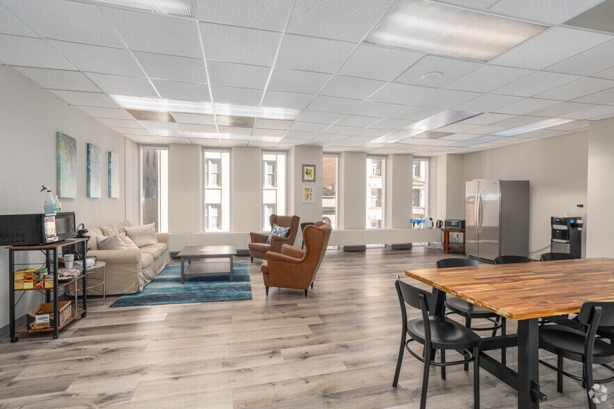 More Photos Of 1 N Charles St, Baltimore Coworking Space