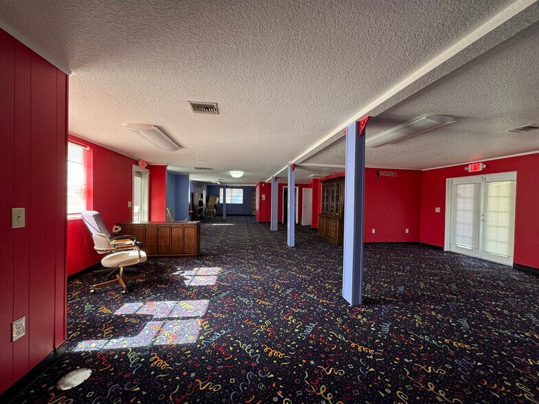 More Photos Of 33202 County Road 473, Leesburg Freestanding For Lease