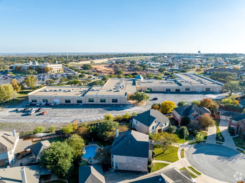 More Photos Of 1672 Independence Dr, New Braunfels Office For Lease