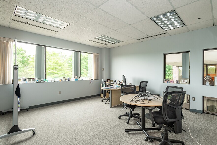 More Photos Of 400 Donald J Lynch Blvd, Marlborough Unknown For Lease