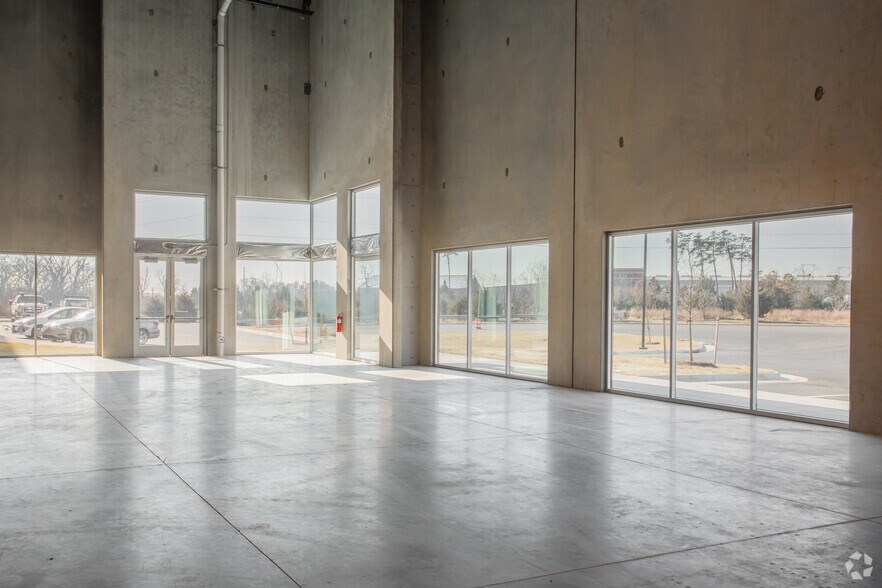 More Photos Of 7413 Cushing Rd, Manassas Warehouse For Lease