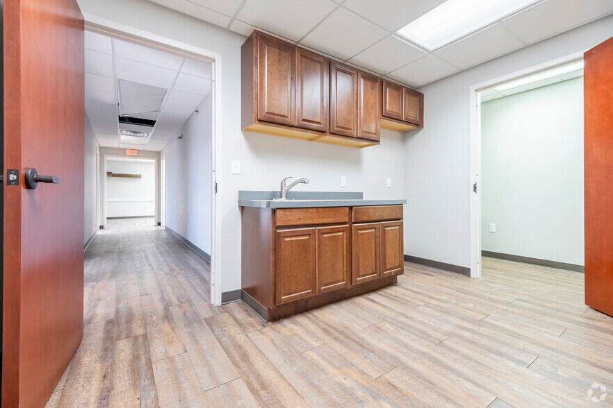 More Photos Of 2424 50th St, Lubbock Medical For Sale