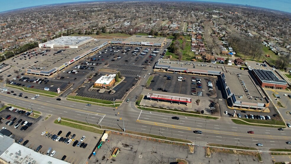 More Photos Of 26300-26650 Ford Rd, Dearborn Heights Unknown For Lease