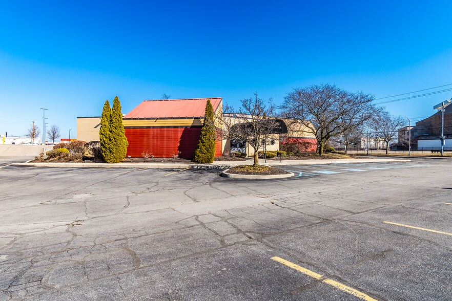 More Photos Of 4111 Parnell Ave, Fort Wayne Restaurant For Sale