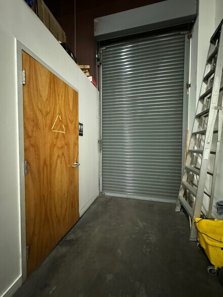 More Photos Of 1458 S San Pedro St, Los Angeles Freestanding For Sale