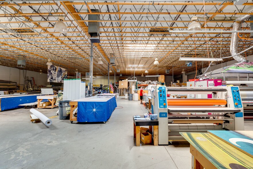 More Photos Of 4830 W Oquendo Rd, Las Vegas Light Manufacturing For Lease