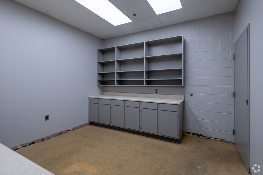 More Photos Of 3960 Summit Rd, Norton Flex For Lease