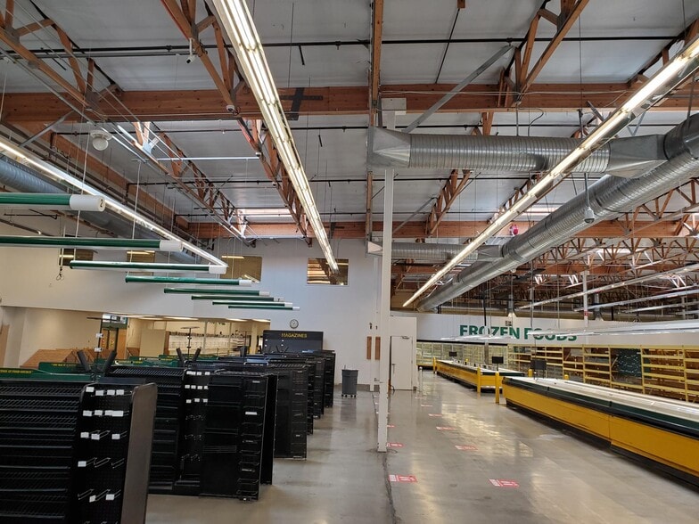 More Photos Of 26905-26953 Mission Blvd, Hayward Unknown For Lease